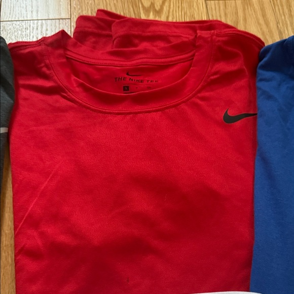 Nike Men's Short Sleeve Tees in Black, Red, Blue, Gray, and White - Picture 3 of 7